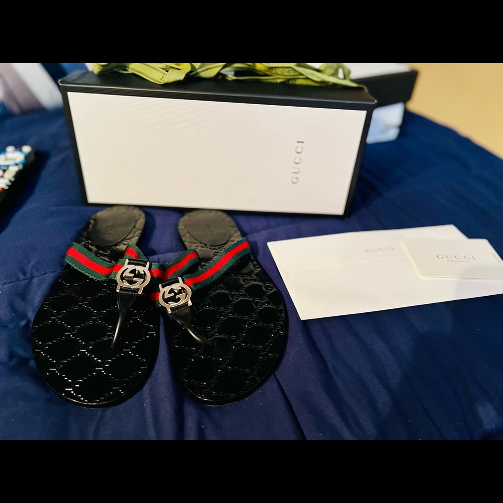 Gucci Thong Sandals size 37